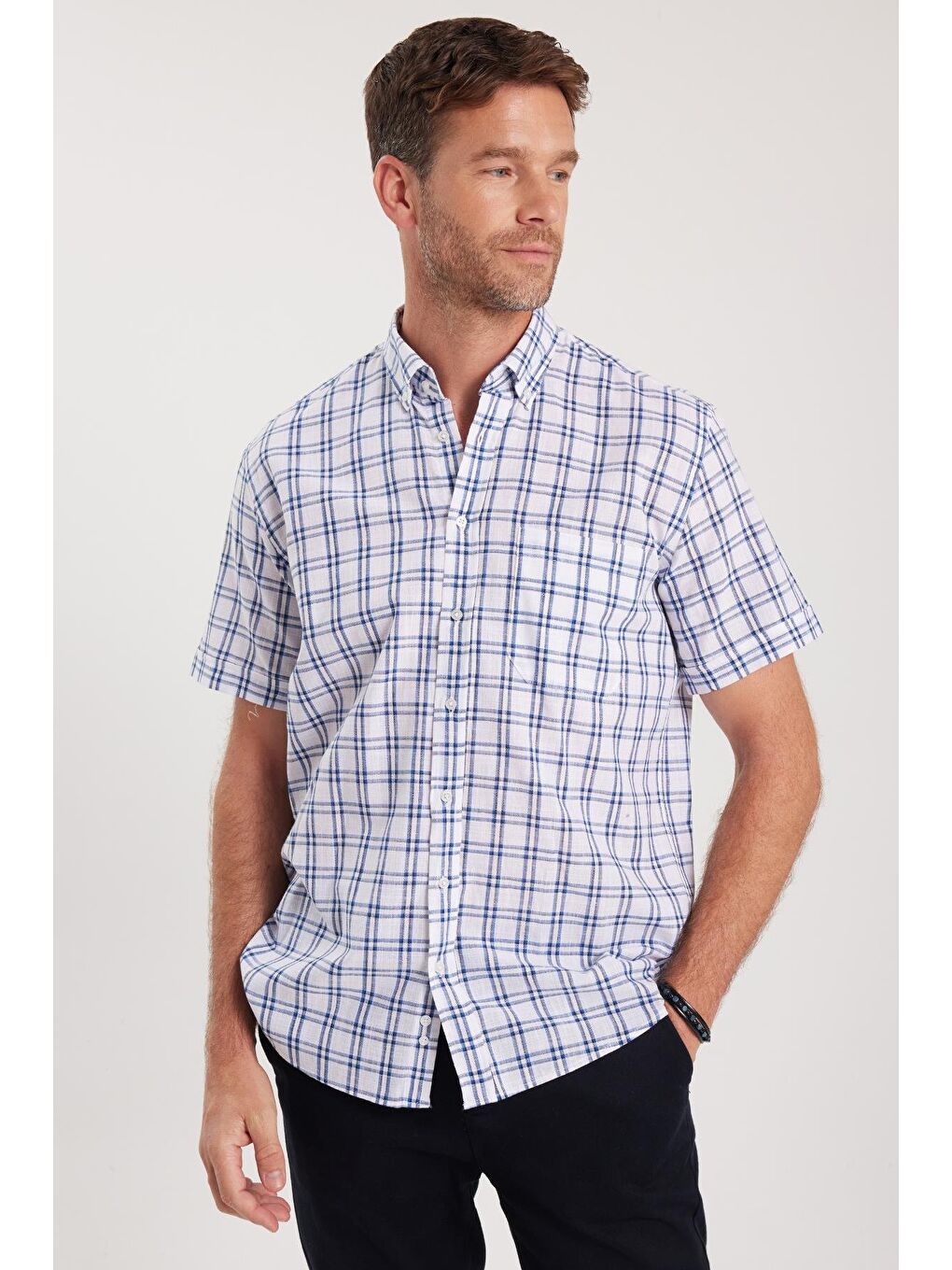 Karışık Erkek Regular Fit Klasik Kesim %100 Pamuk Keten Doku Cepli Kareli Kısa Kollu Düğmeli Yaka Gömlek-1