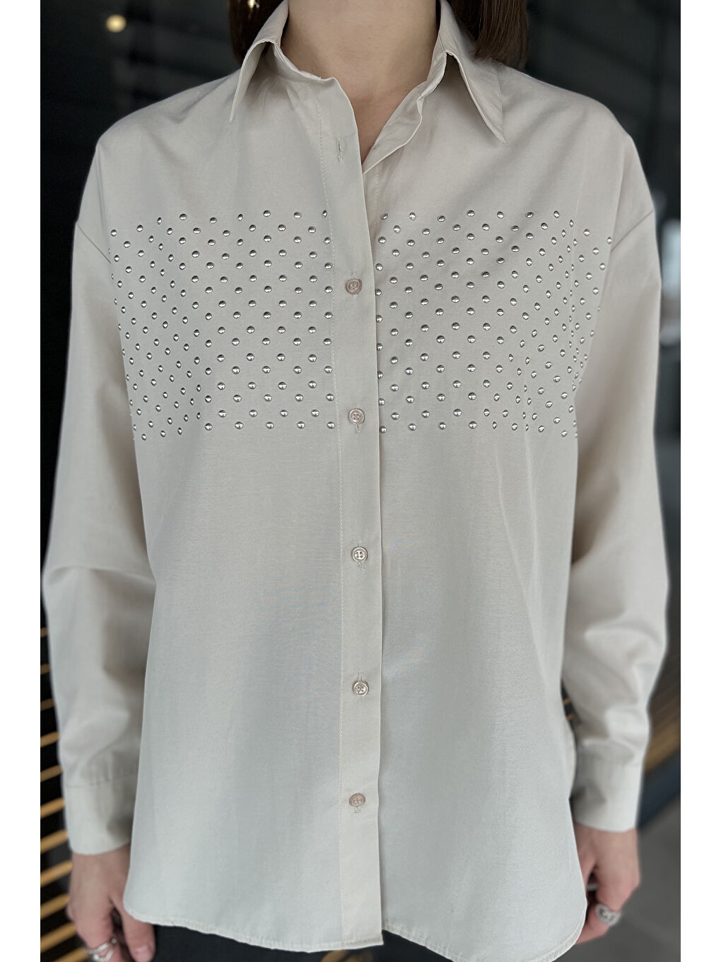 Bej Taş Detaylı Oversize Kadın Gömlek-3