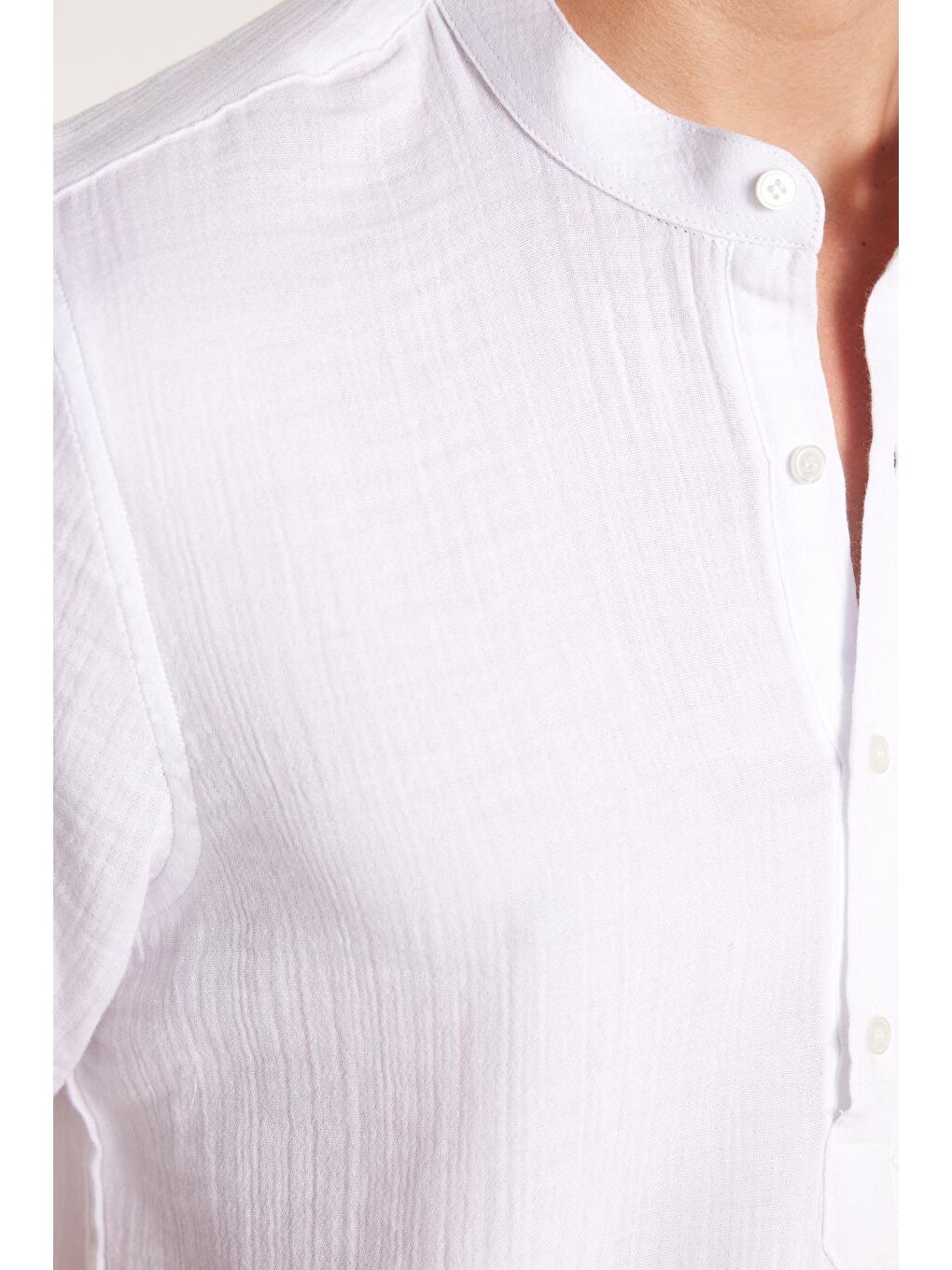 Erkek Regular Fit Klasik Kesim Müslin Kumaş Yarım Patlı Kısa Kollu Hakim Yaka Beyaz Gömlek-2