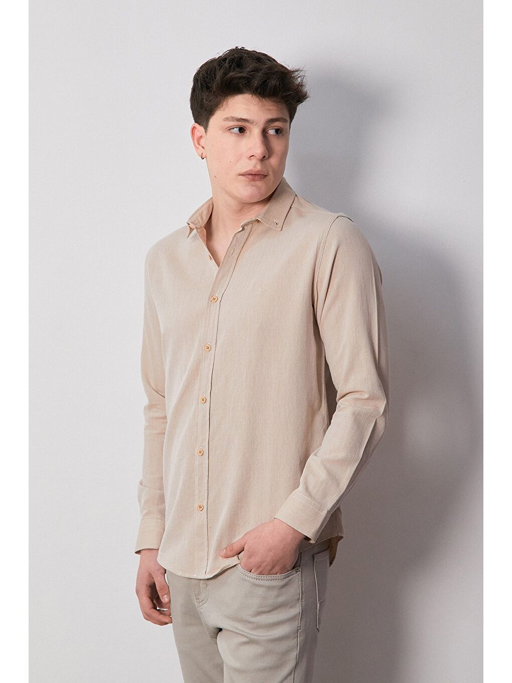 Bej Basic Düğmeli Gömlek