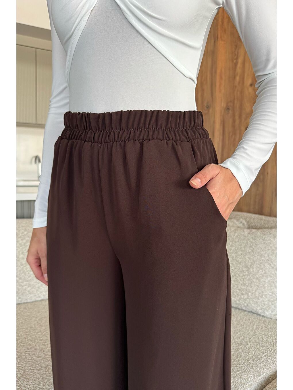 Kahverengi Kadın Bol Paça Bel Lastikli Kumaş Pantolon-3