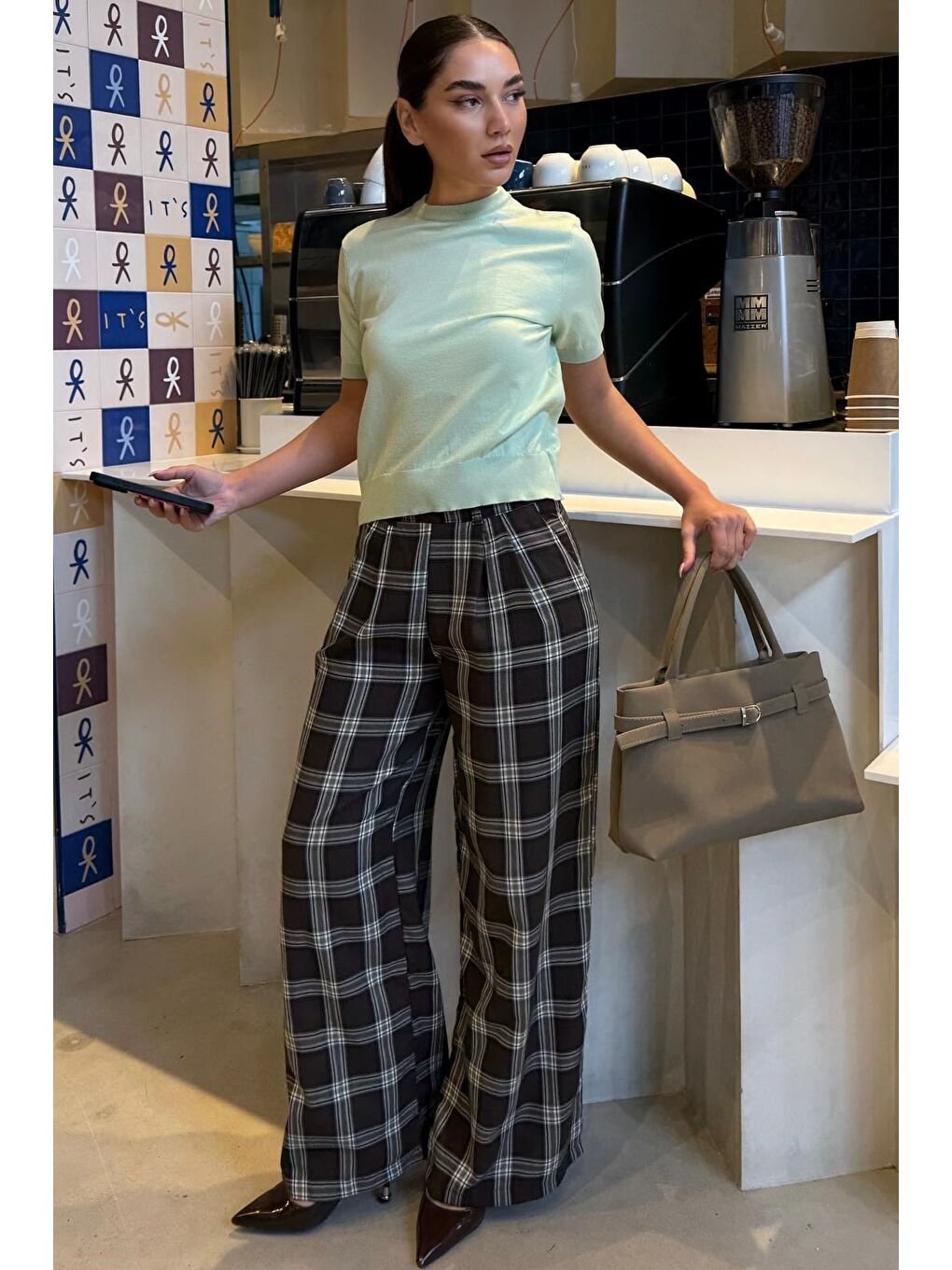 Kahverengi Kare Desenli Rahat Kesim Pantolon Mg2728