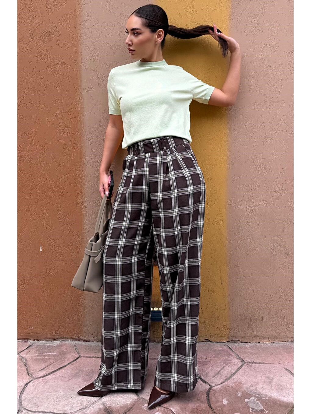 Kahverengi Kare Desenli Rahat Kesim Pantolon Mg2728-1