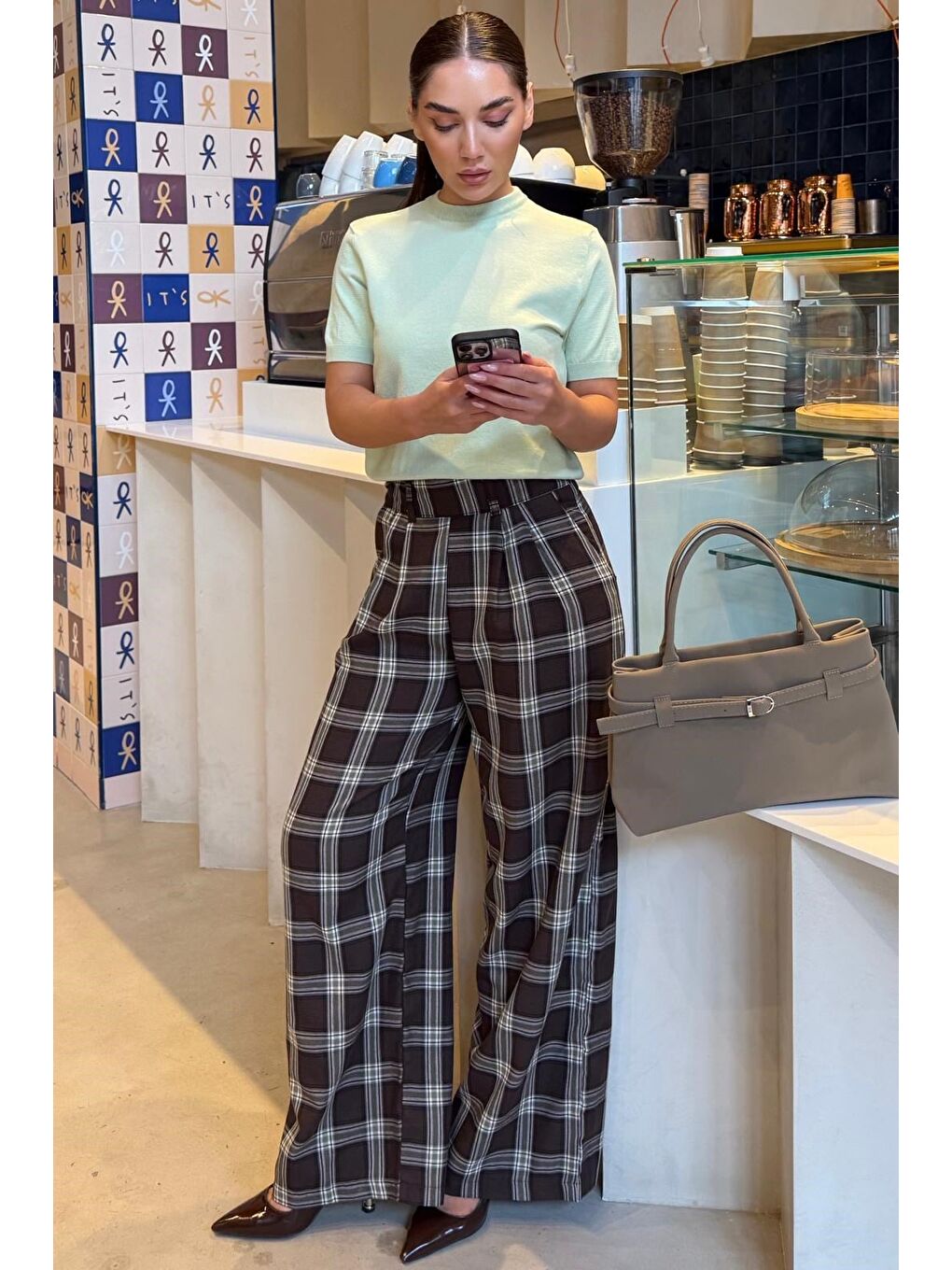 Kahverengi Kare Desenli Rahat Kesim Pantolon Mg2728-3