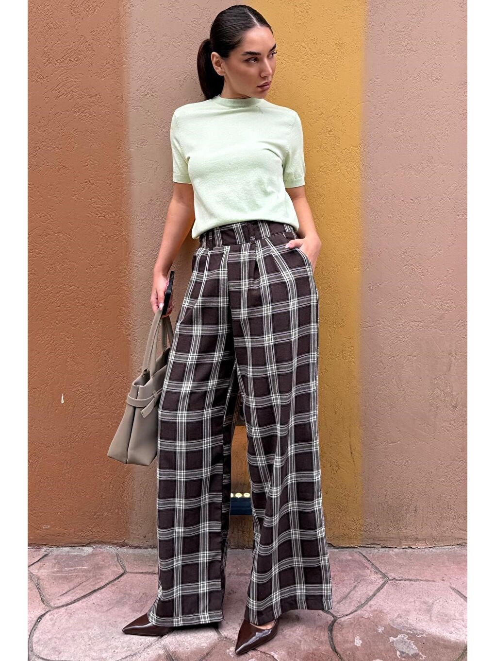 Kahverengi Kare Desenli Rahat Kesim Pantolon Mg2728-4