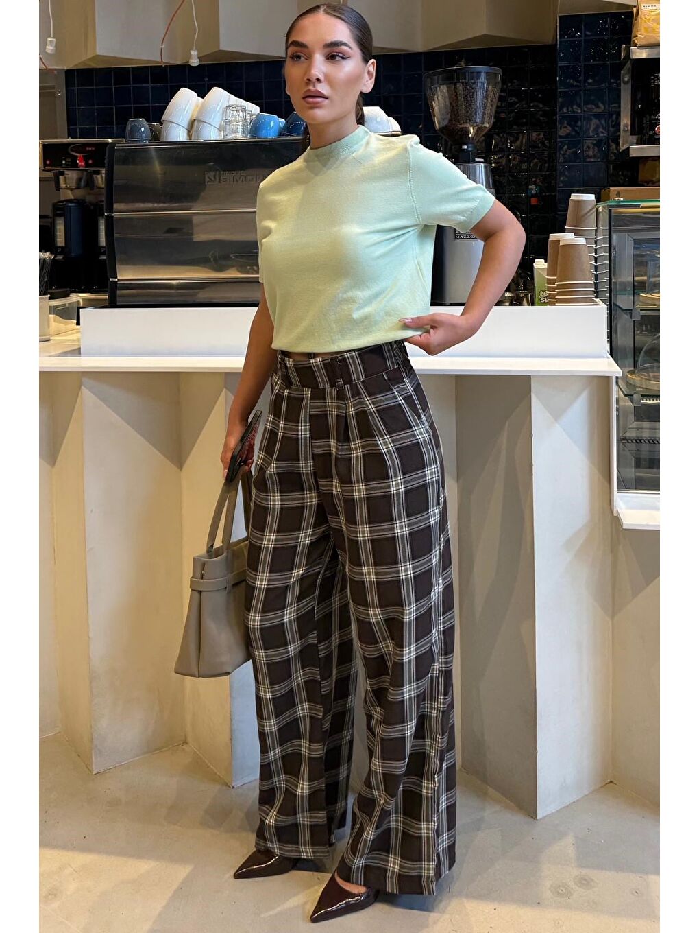 Kahverengi Kare Desenli Rahat Kesim Pantolon Mg2728-6