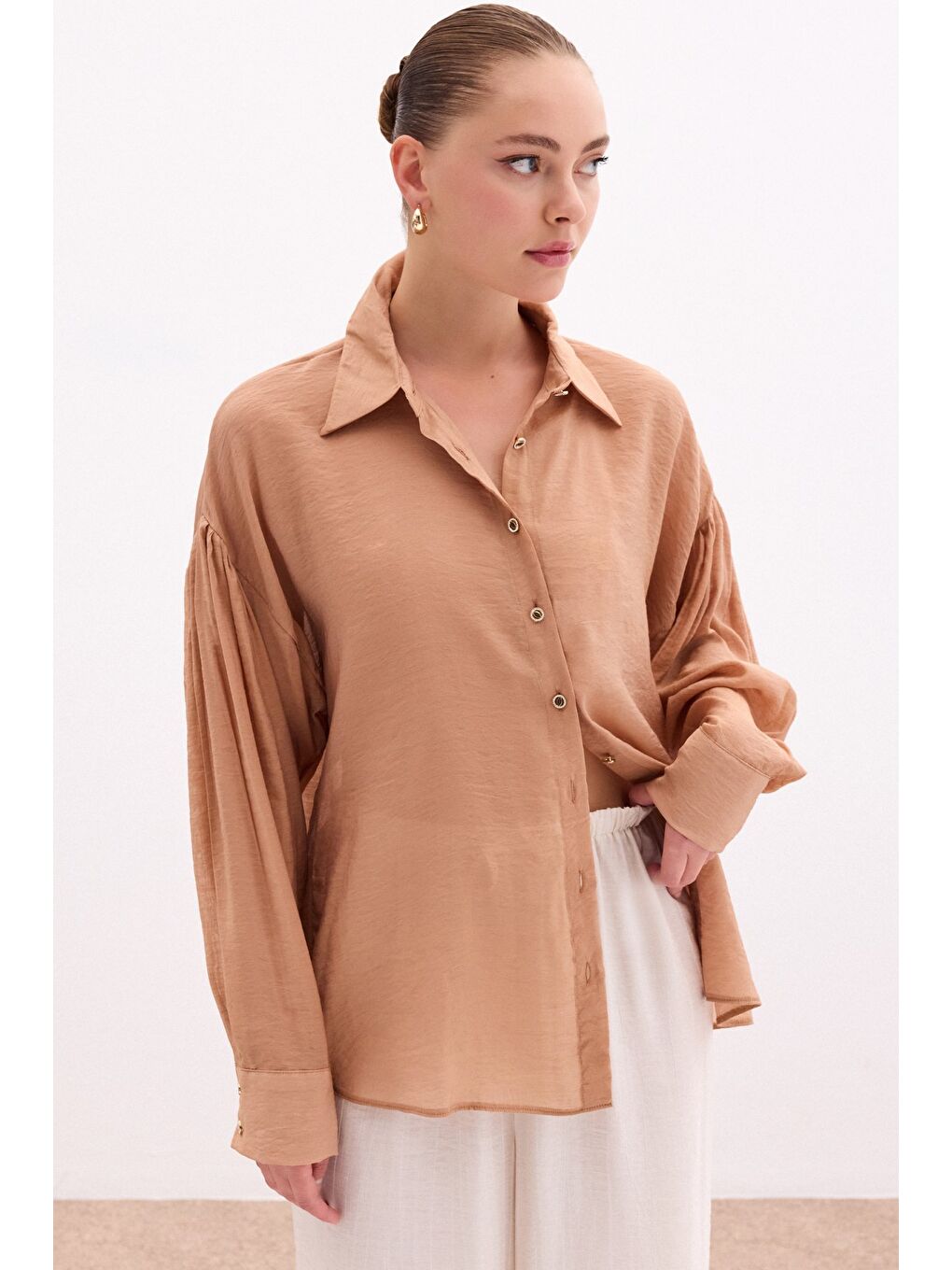 Kahverengi Düğme Aksesuarlı İnce Gömlek - Camel-1