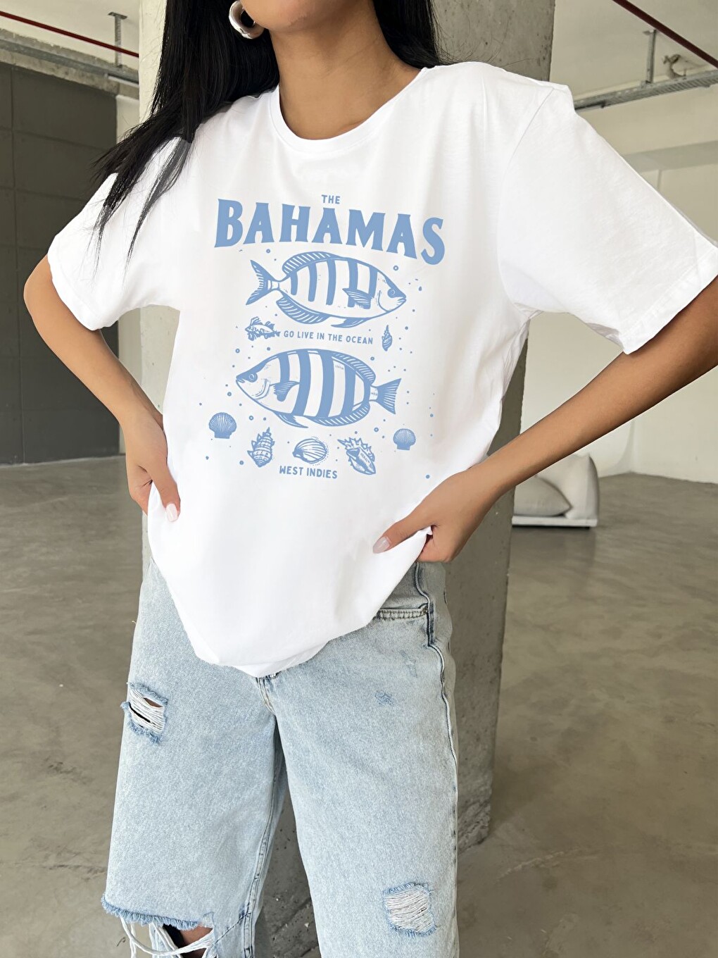 Beyaz Bahamas Baskılı Yapay Zeka Tasarımı Ekolojik Penye Oversize %100 Pamuk Kadın Tişört @BlahxAi