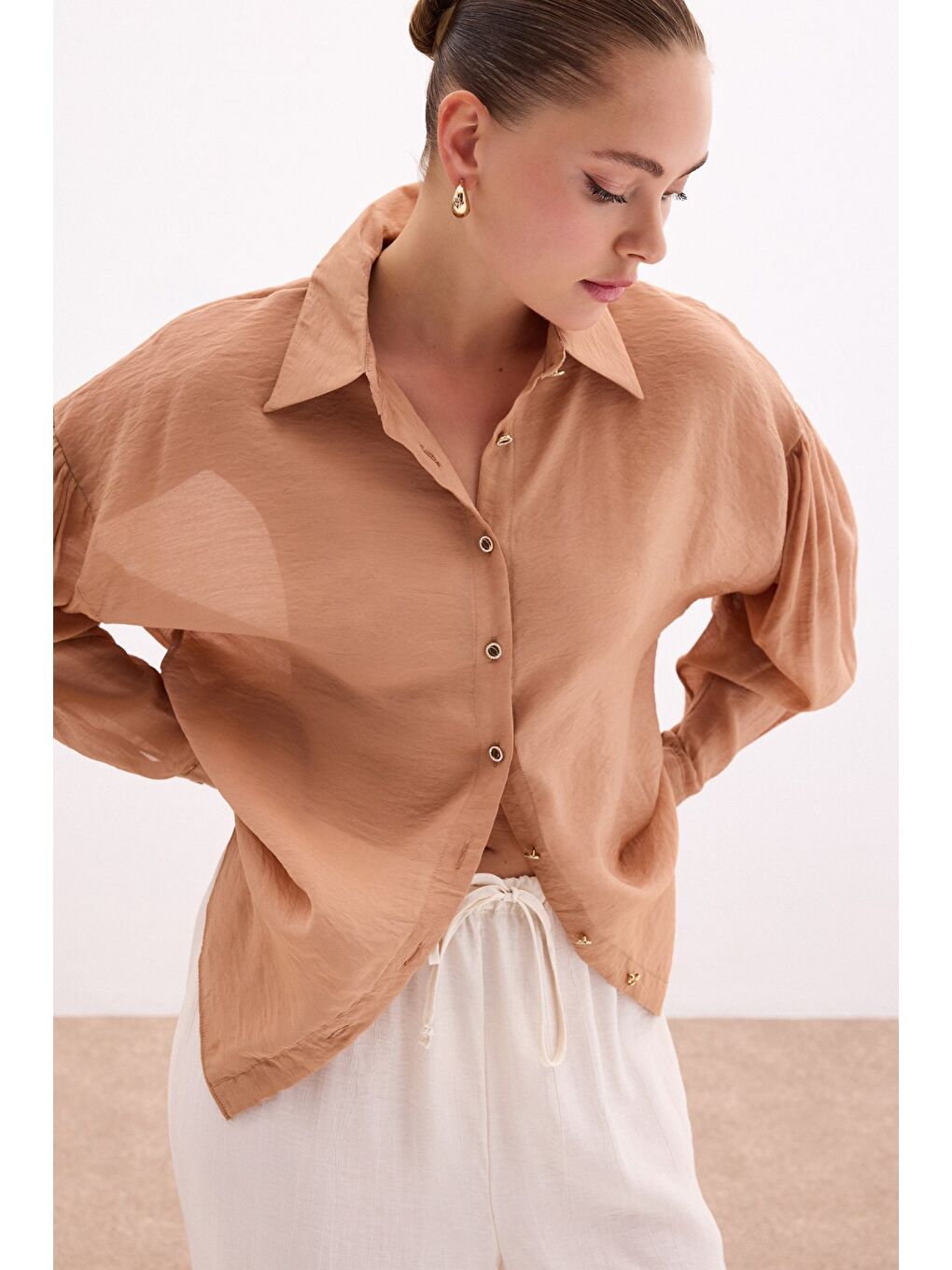 Kahverengi Düğme Aksesuarlı İnce Gömlek - Camel-3