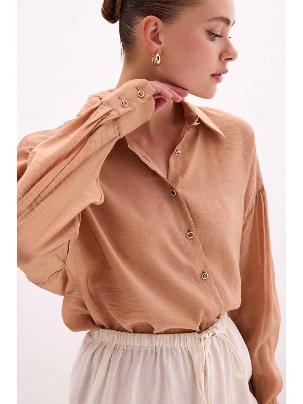 Kahverengi Düğme Aksesuarlı İnce Gömlek - Camel-4