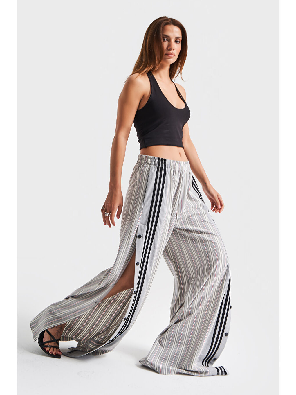 Kadın Kırmızı Beyaz Çizgili Renk Yandan Düğmeli Palazzo Fit Bol Kesim Tasarım Pantolon-3