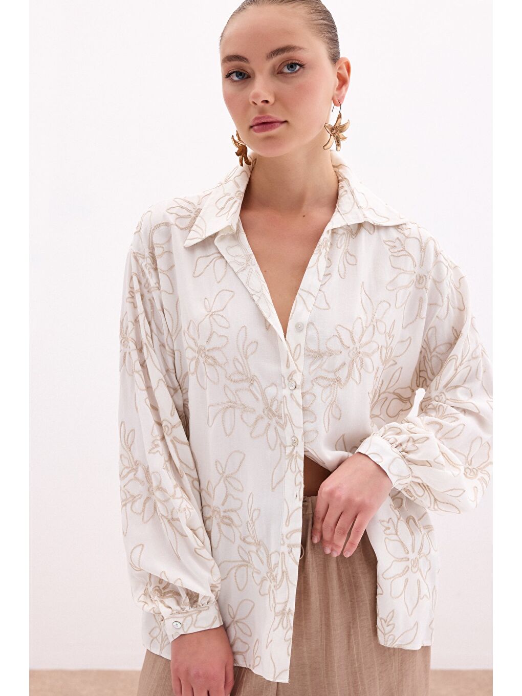 Çiçek Nakışlı Viskon Gömlek - Bej-2