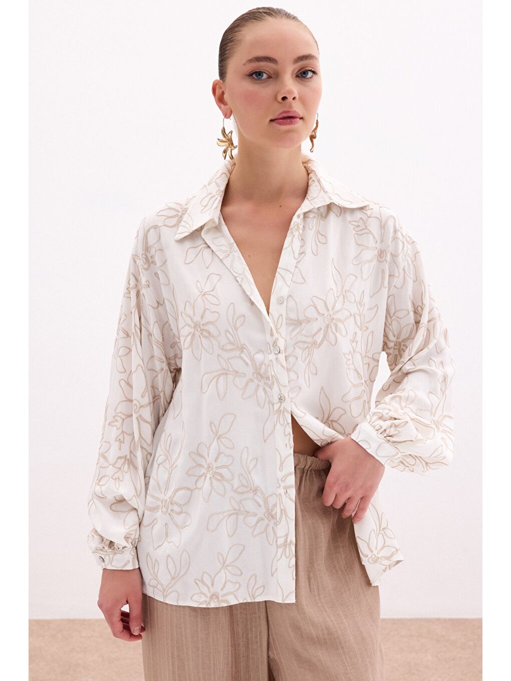 Çiçek Nakışlı Viskon Gömlek - Bej-3