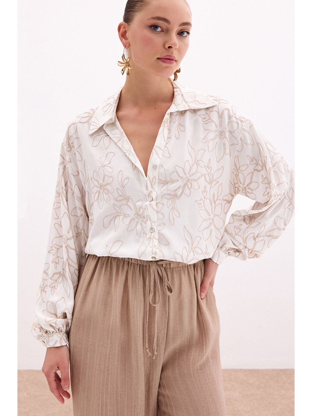 Çiçek Nakışlı Viskon Gömlek - Bej-4