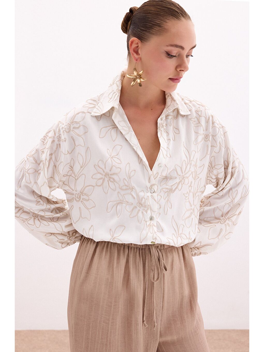 Çiçek Nakışlı Viskon Gömlek - Bej-5