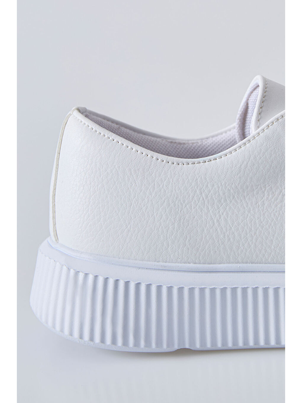 Beyaz Bağcıklı Delikli Suni Deri Erkek Spor Ayakkabı - 89129-9