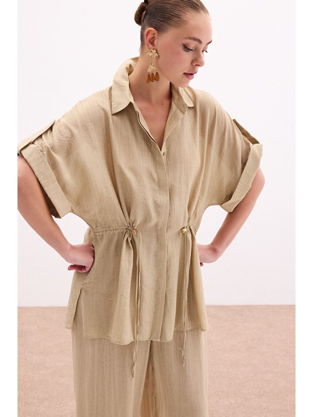 Bel Büzgü Detaylı Gömlek - Haki-3