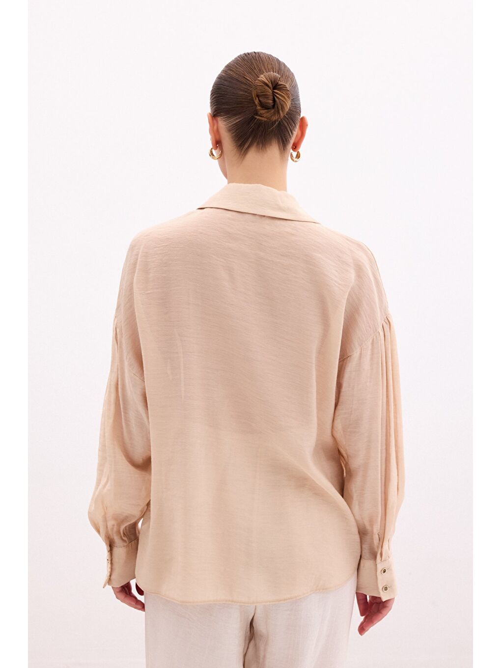 Düğme Aksesuarlı İnce Gömlek - Bej-6