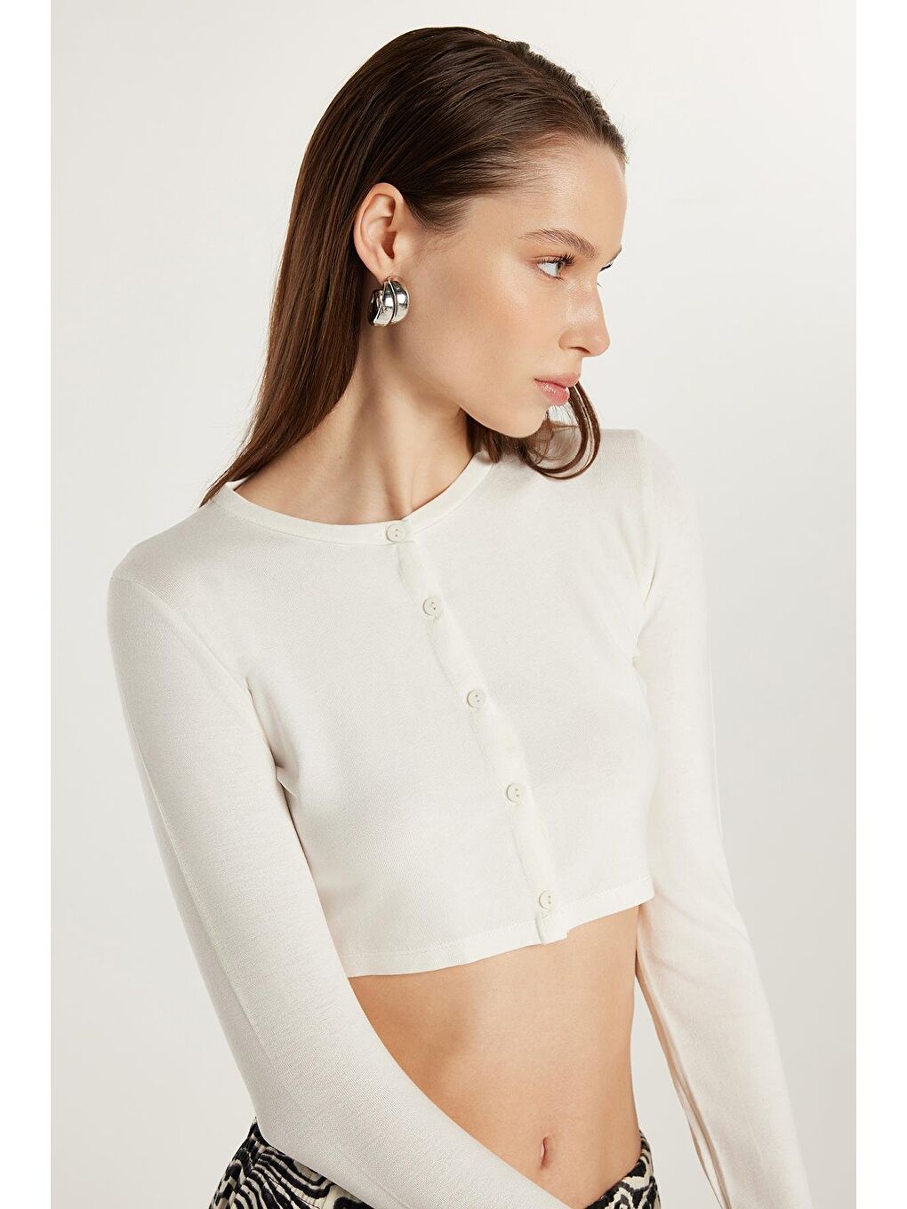 Kadın Slim Fit Dar Kesim Uzun Kollu Bisiklet Yaka Ekru Hırka-1