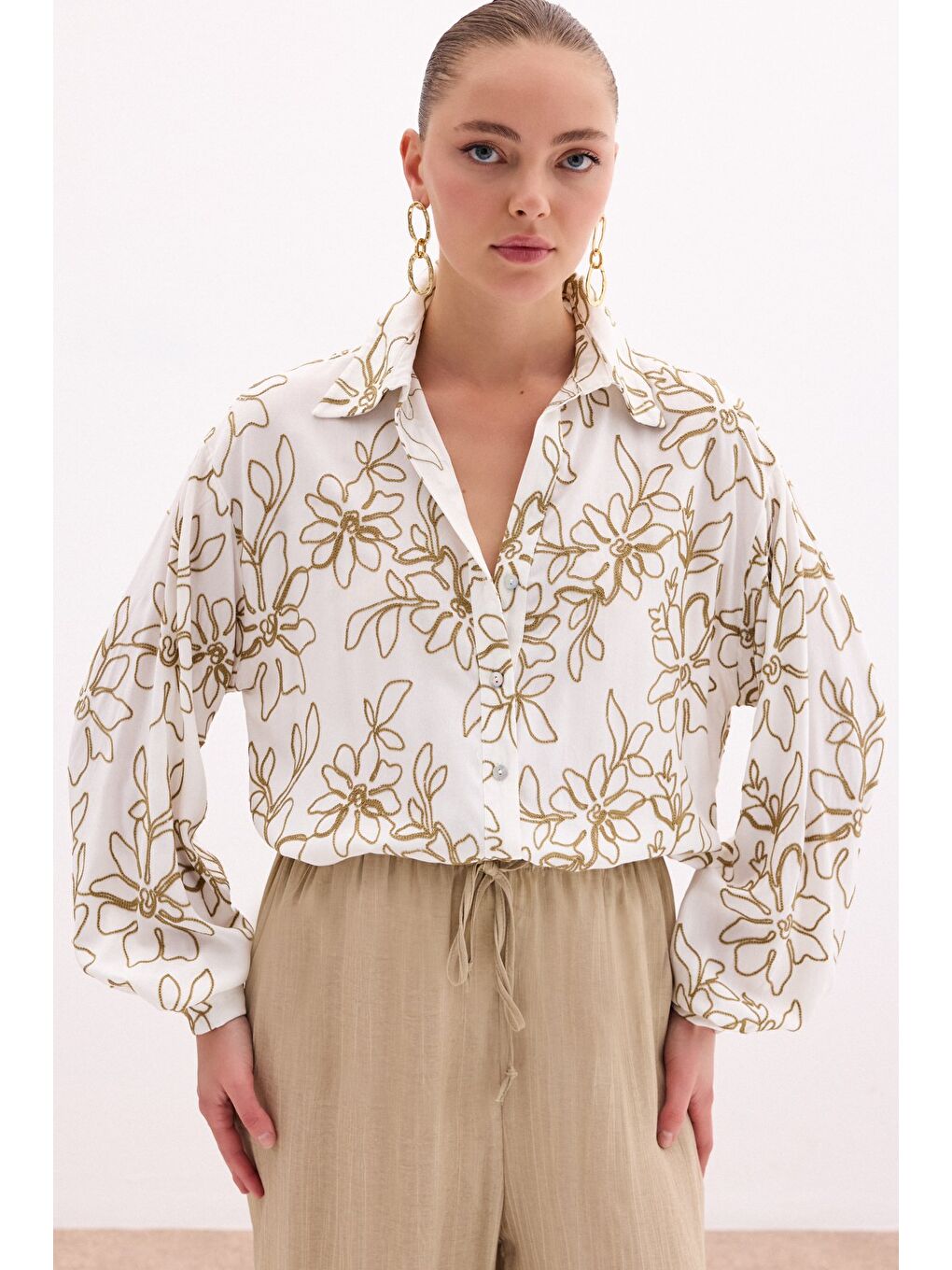 Çiçek Nakışlı Viskon Gömlek - Haki-4