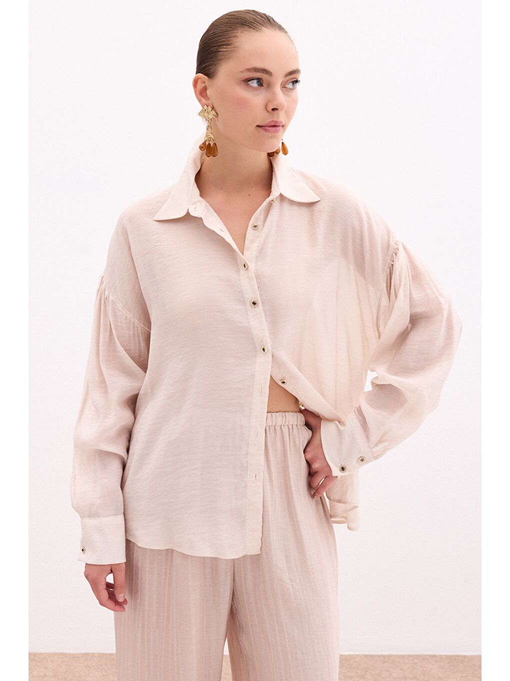 Bej Düğme Aksesuarlı İnce Gömlek - Taş-3