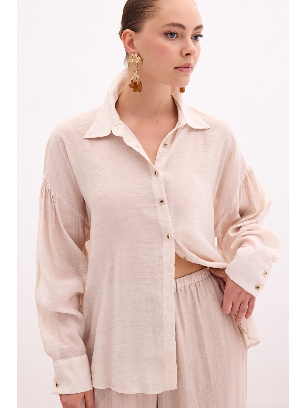 Bej Düğme Aksesuarlı İnce Gömlek - Taş-4