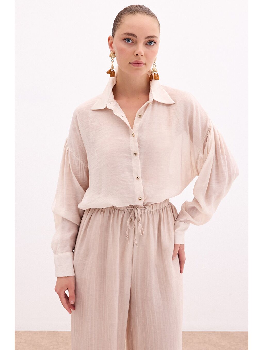 Bej Düğme Aksesuarlı İnce Gömlek - Taş-5