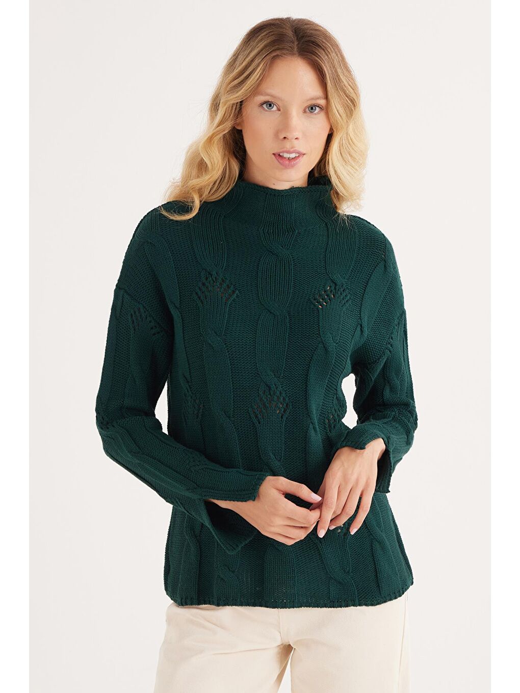 Kadın Regular Fit Klasik Kesim Yarım Balıkçı Yaka Örgü Desenli Yeşil Kazak-1