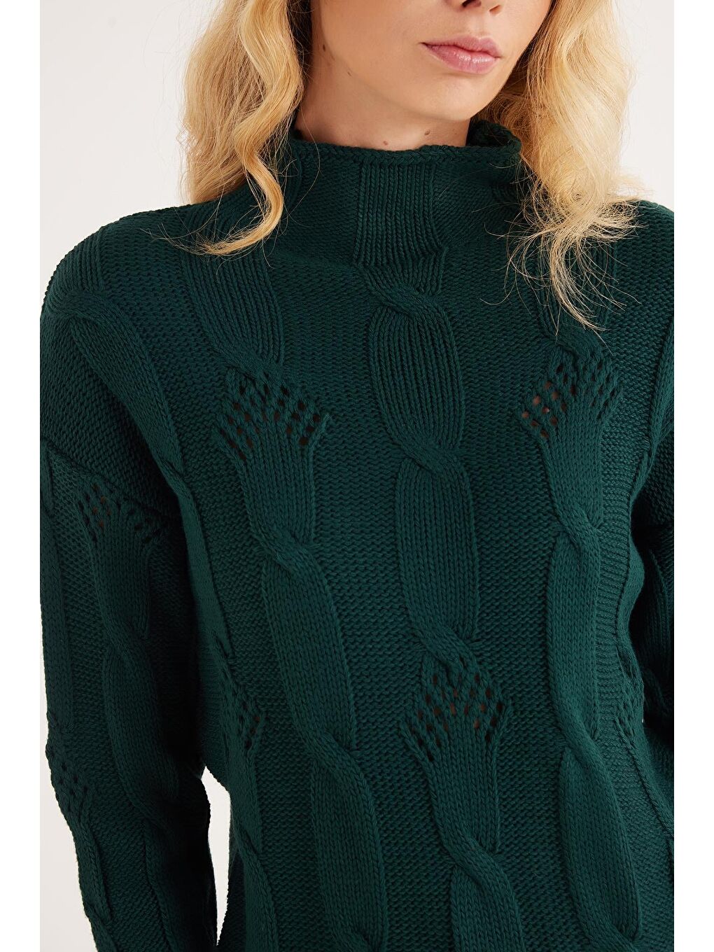 Kadın Regular Fit Klasik Kesim Yarım Balıkçı Yaka Örgü Desenli Yeşil Kazak-2