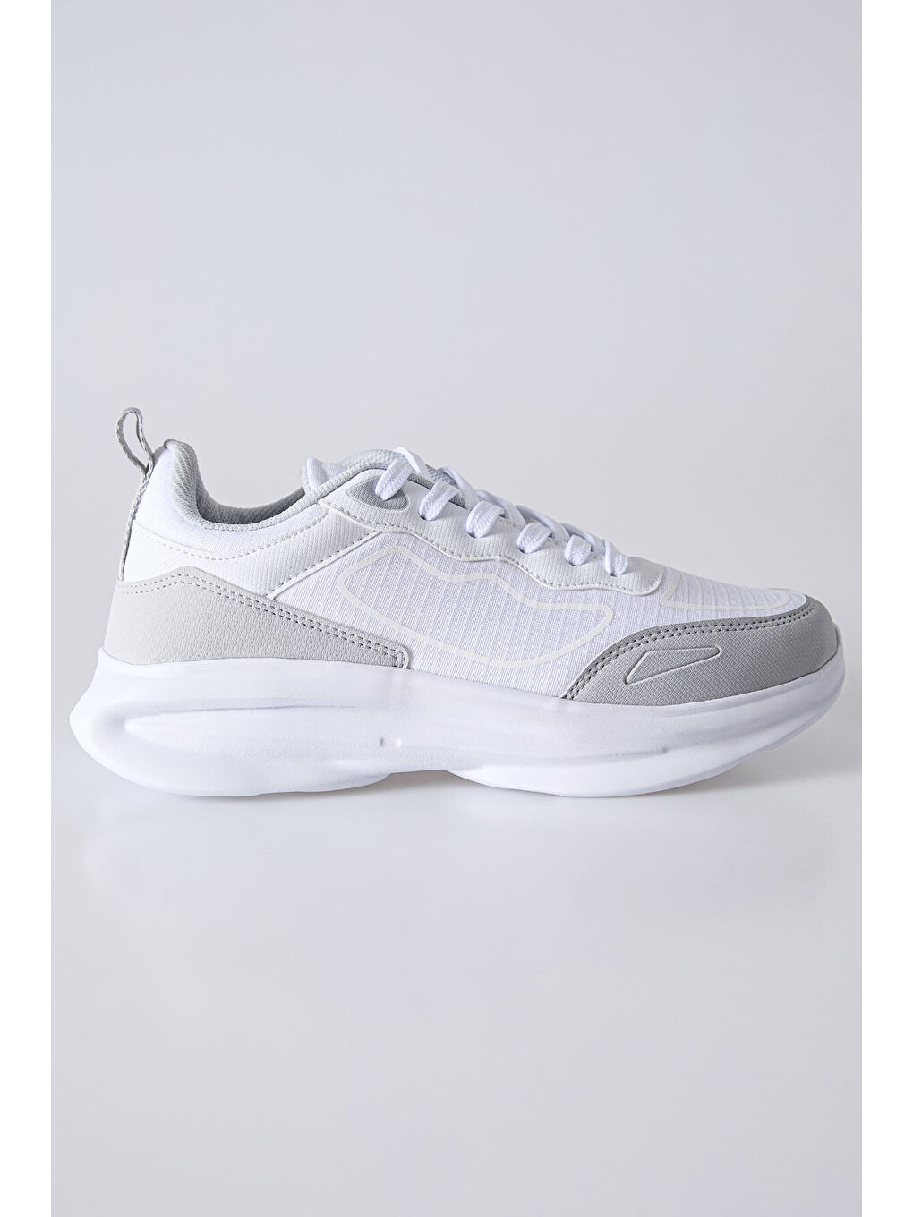 Beyaz Yüksek Tabanlı Bağcıklı Fileli Nefes Alan Erkek Spor Ayakkabı -89128