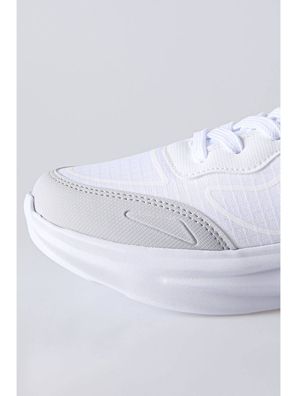 Beyaz Yüksek Tabanlı Bağcıklı Fileli Nefes Alan Erkek Spor Ayakkabı -89128-2