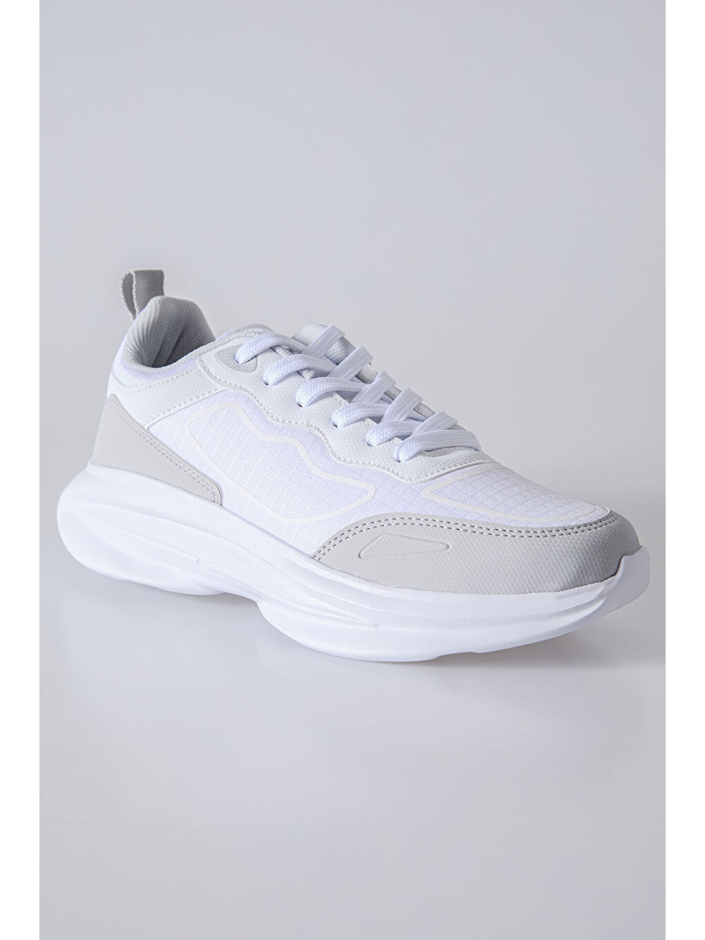 Beyaz Yüksek Tabanlı Bağcıklı Fileli Nefes Alan Erkek Spor Ayakkabı -89128-4