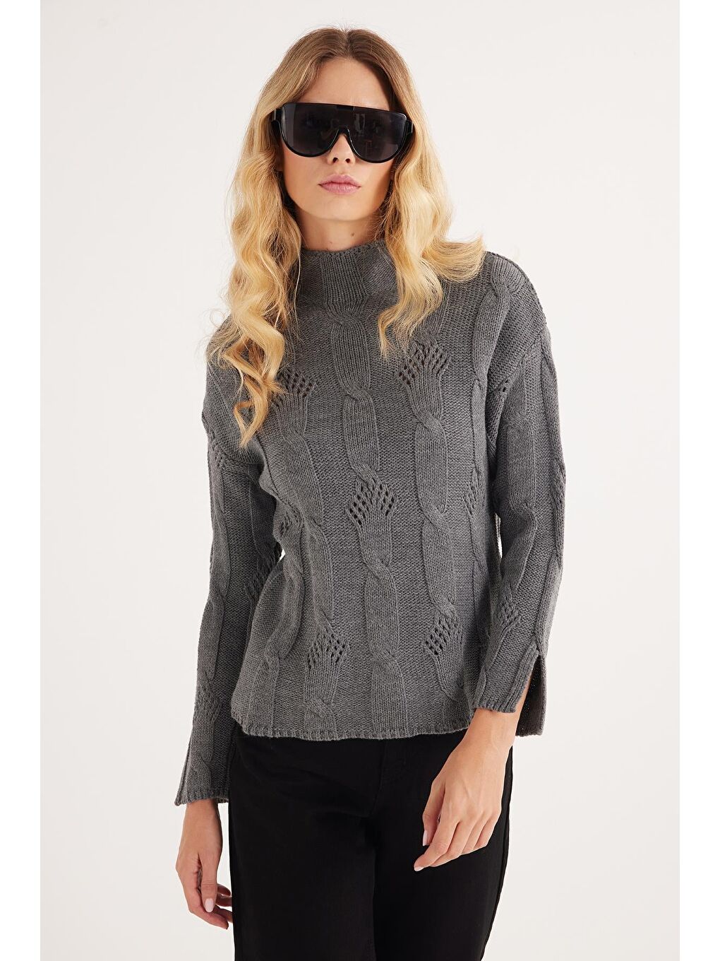Kadın Regular Fit Klasik Kesim Yarım Balıkçı Yaka Örgü Desenli Gri Kazak