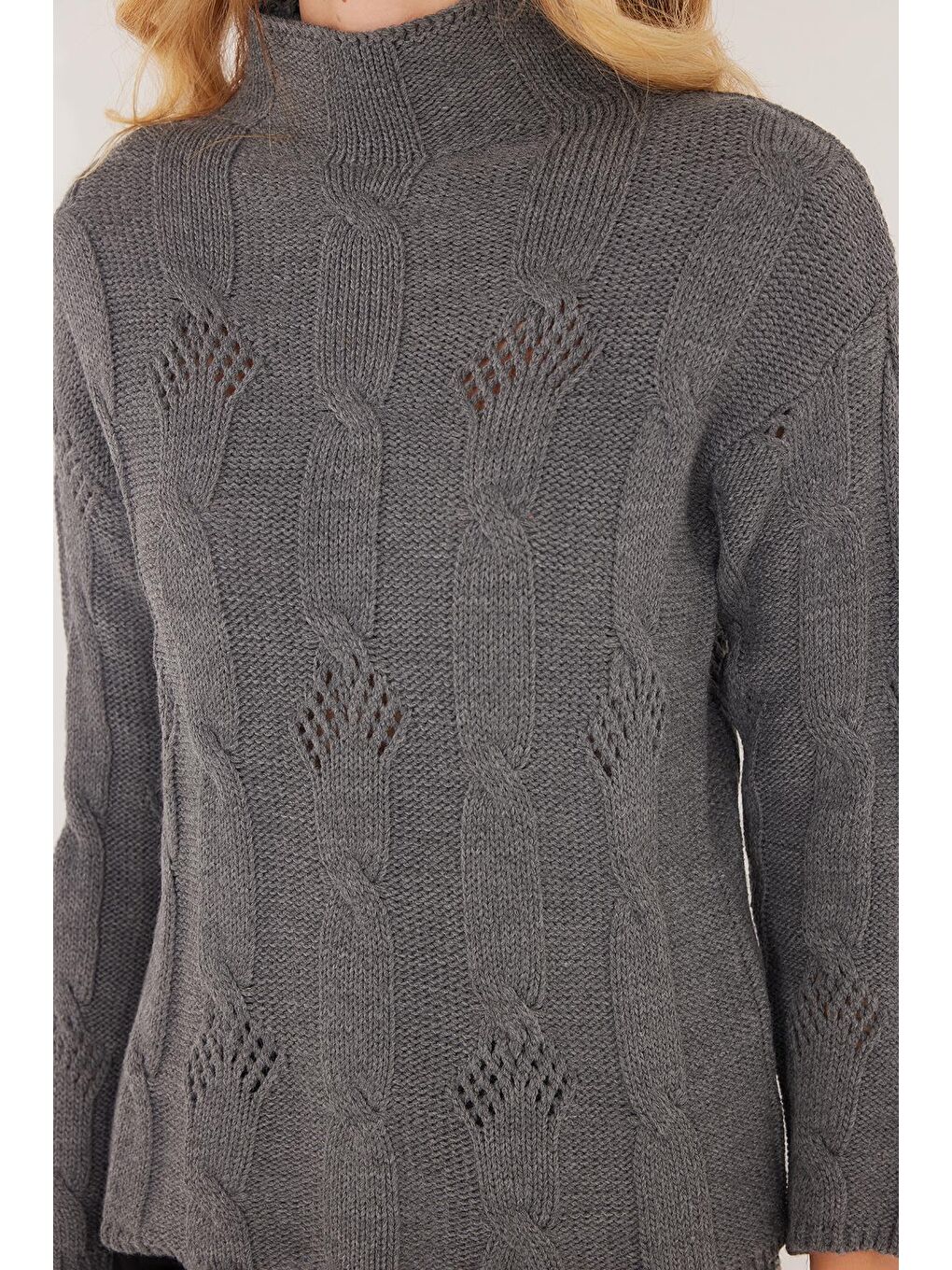 Kadın Regular Fit Klasik Kesim Yarım Balıkçı Yaka Örgü Desenli Gri Kazak-2
