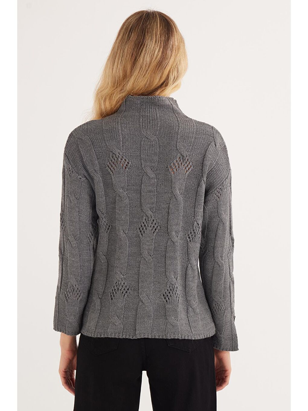 Kadın Regular Fit Klasik Kesim Yarım Balıkçı Yaka Örgü Desenli Gri Kazak-6