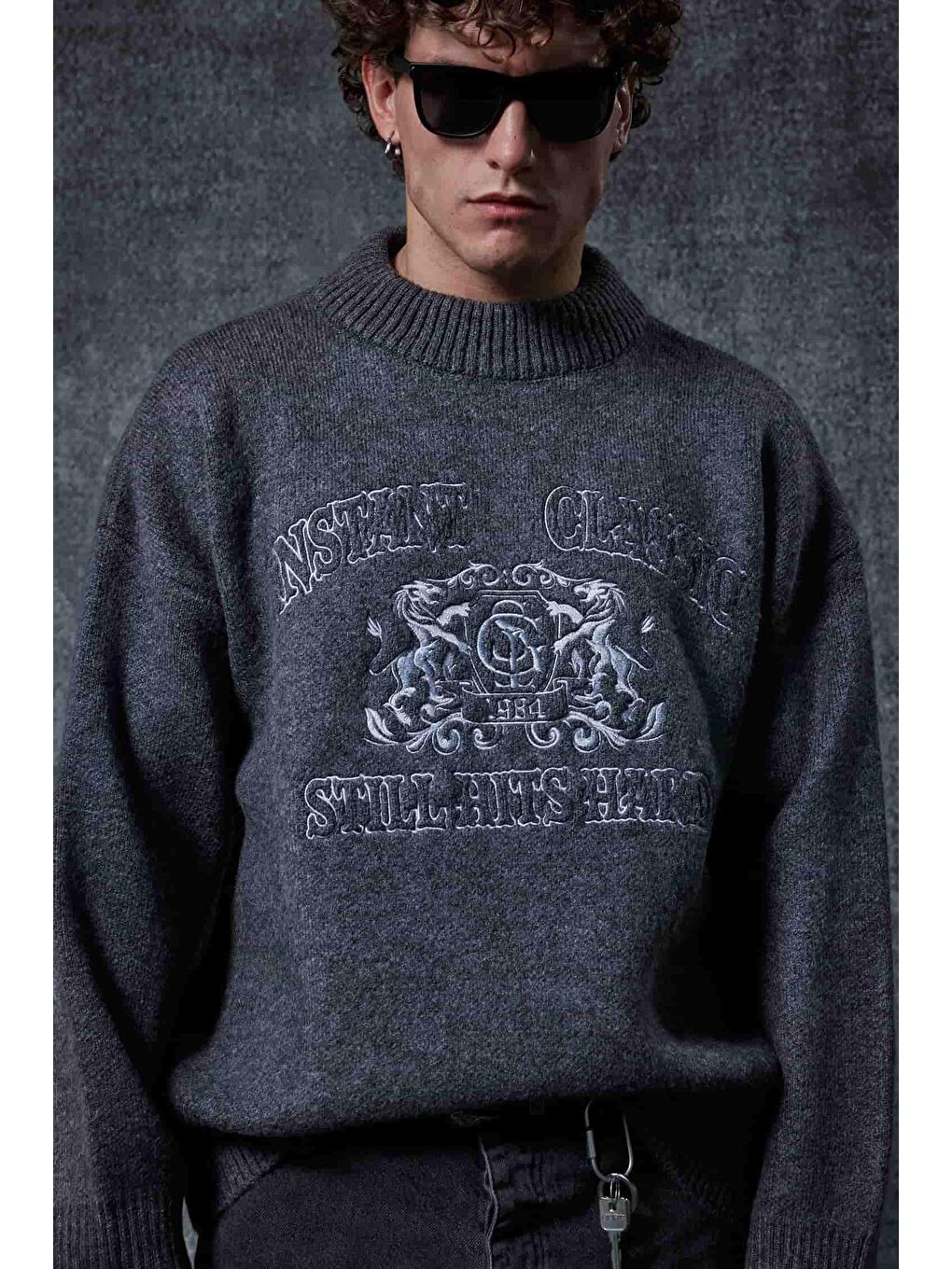 Erkek Oversize Bisiklet Yaka Nakışlı Triko Kazak Gri-2