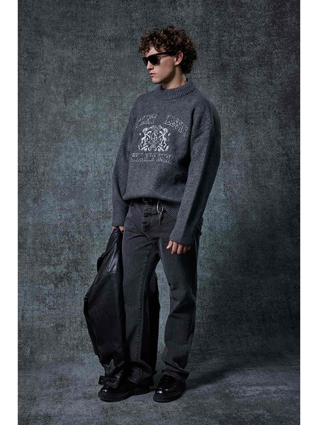 Erkek Oversize Bisiklet Yaka Nakışlı Triko Kazak Gri-3