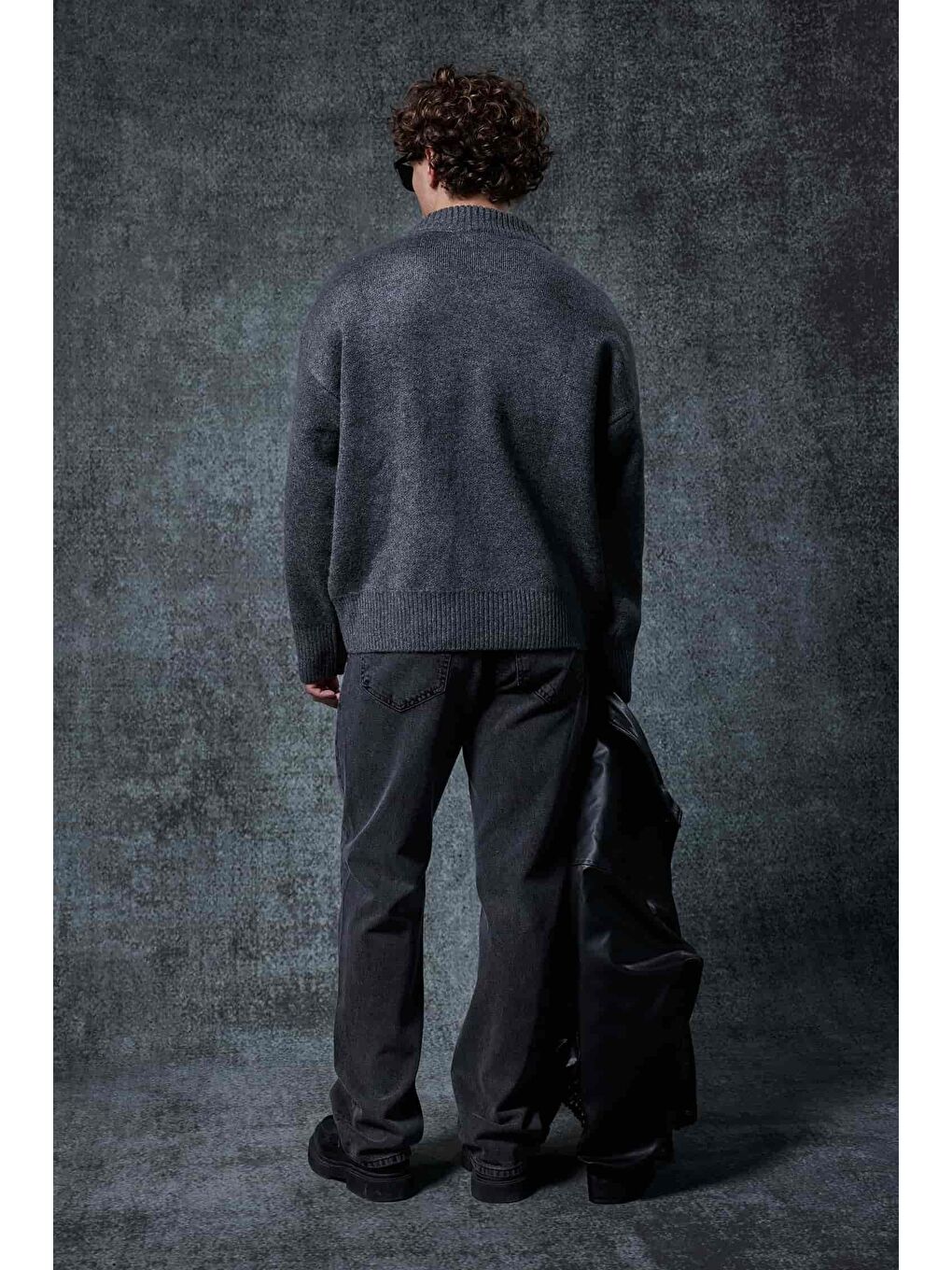 Erkek Oversize Bisiklet Yaka Nakışlı Triko Kazak Gri-4