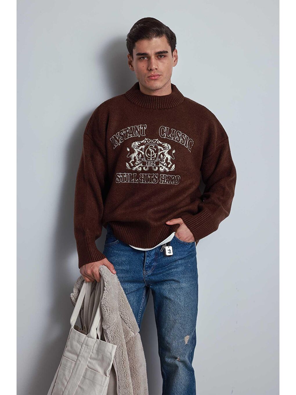 Kahverengi Erkek Oversize Bisiklet Yaka Nakışlı Triko Kazak Kahve