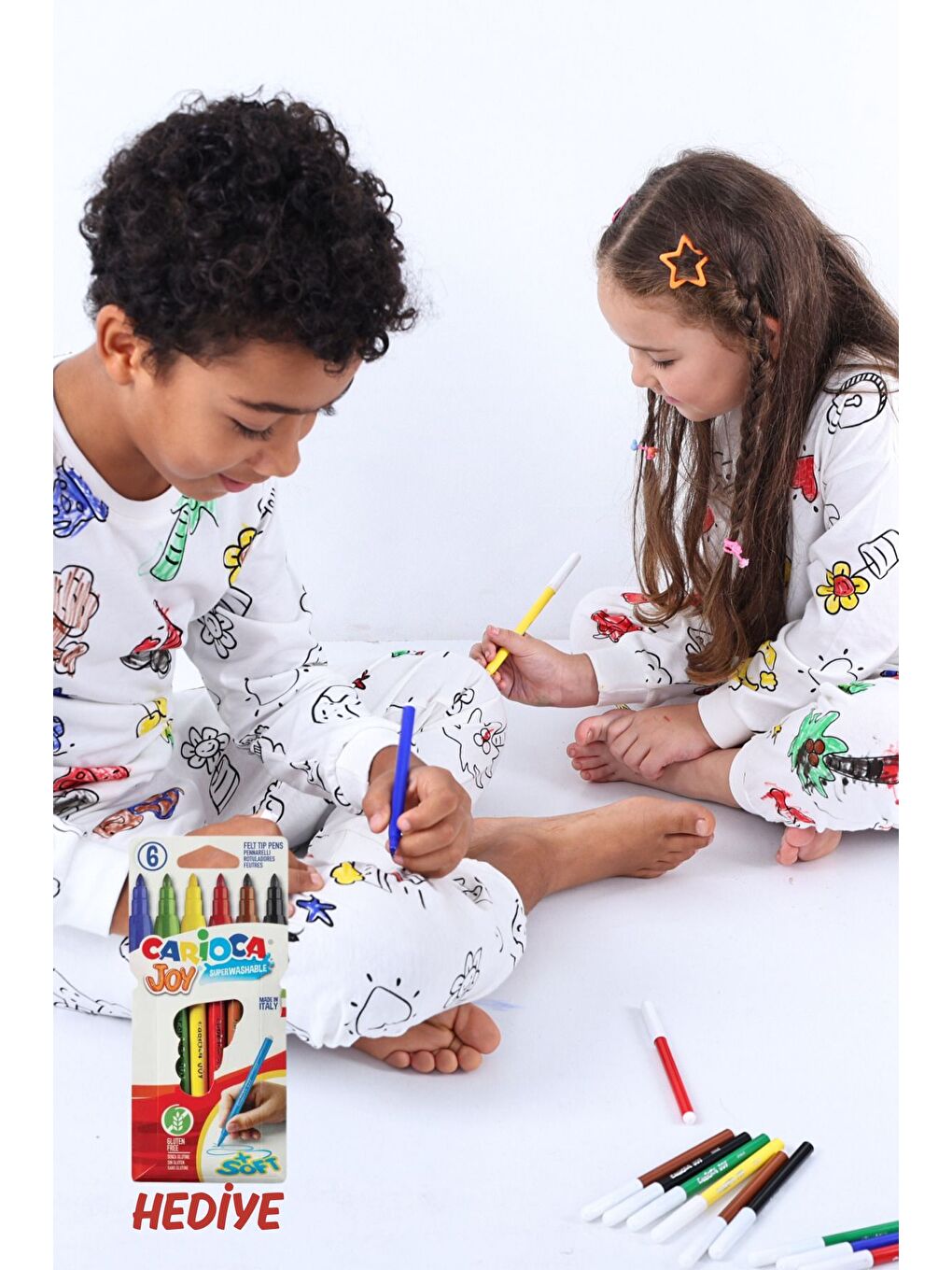 Beyaz En Sevimli Figürleri Özel Kalemi ile BOYANABİLİR Çocuk Pijama Takımı (Yıkama Sonrası Leke Bırakmaz)