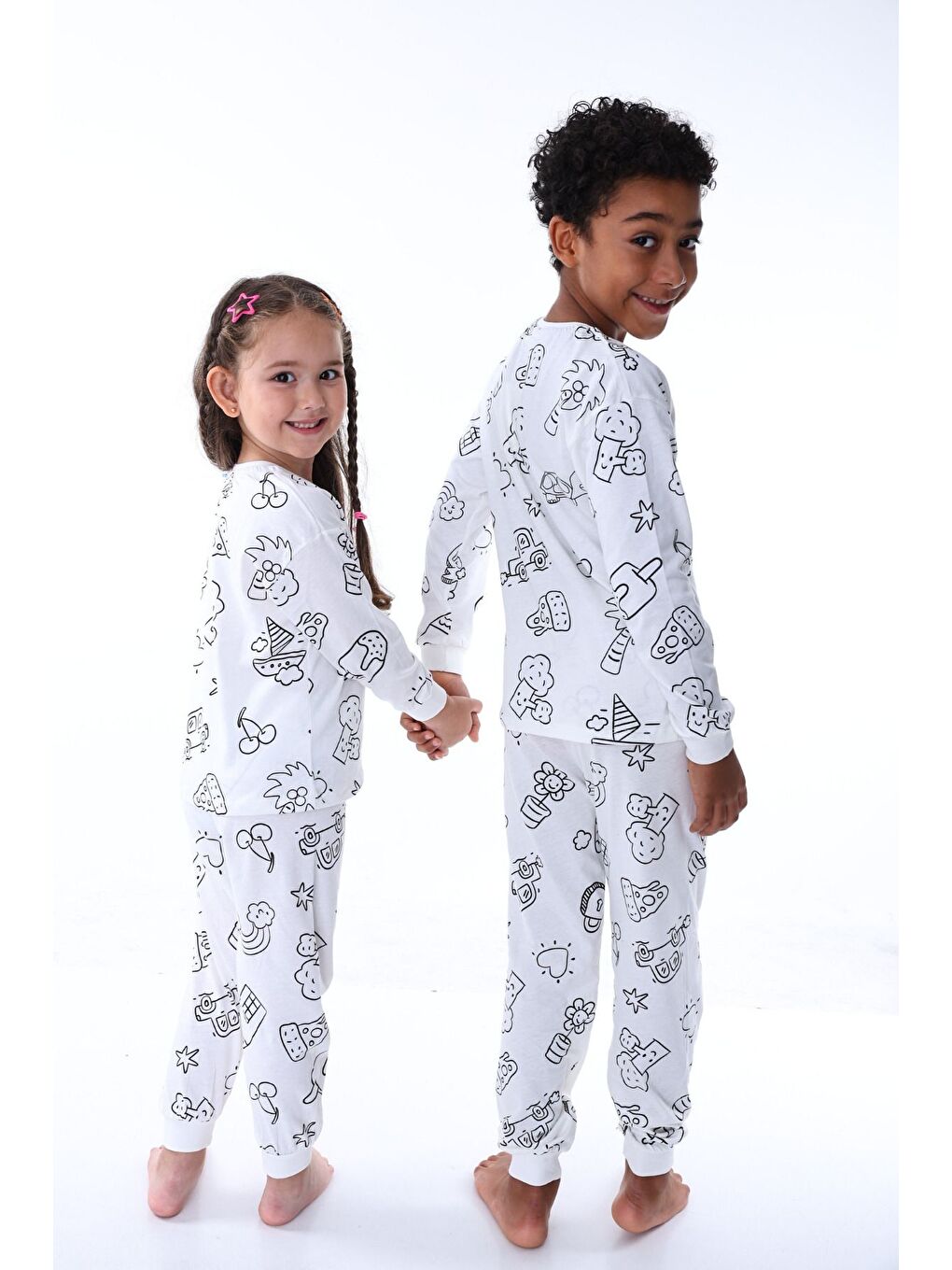 Beyaz En Sevimli Figürleri Özel Kalemi ile BOYANABİLİR Çocuk Pijama Takımı (Yıkama Sonrası Leke Bırakmaz)-2