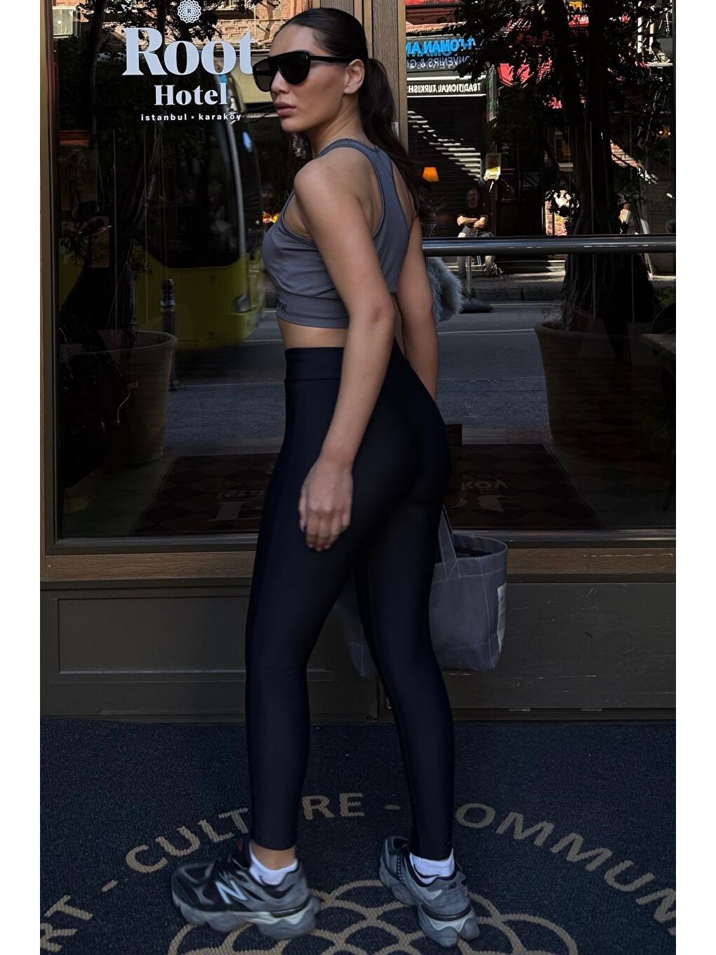 Siyah Active Fit Toparlayıcı Fermuarlı Tayt Mg2791-6