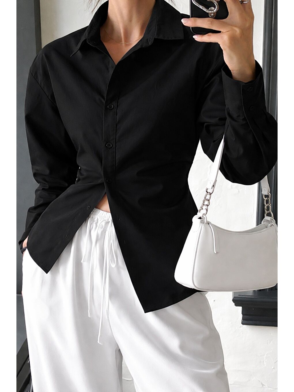 Siyah Kadın Yan Büzgü Detaylı Gömlek Elastanlı Pamuklu Uzun Kollu Gömlek-1