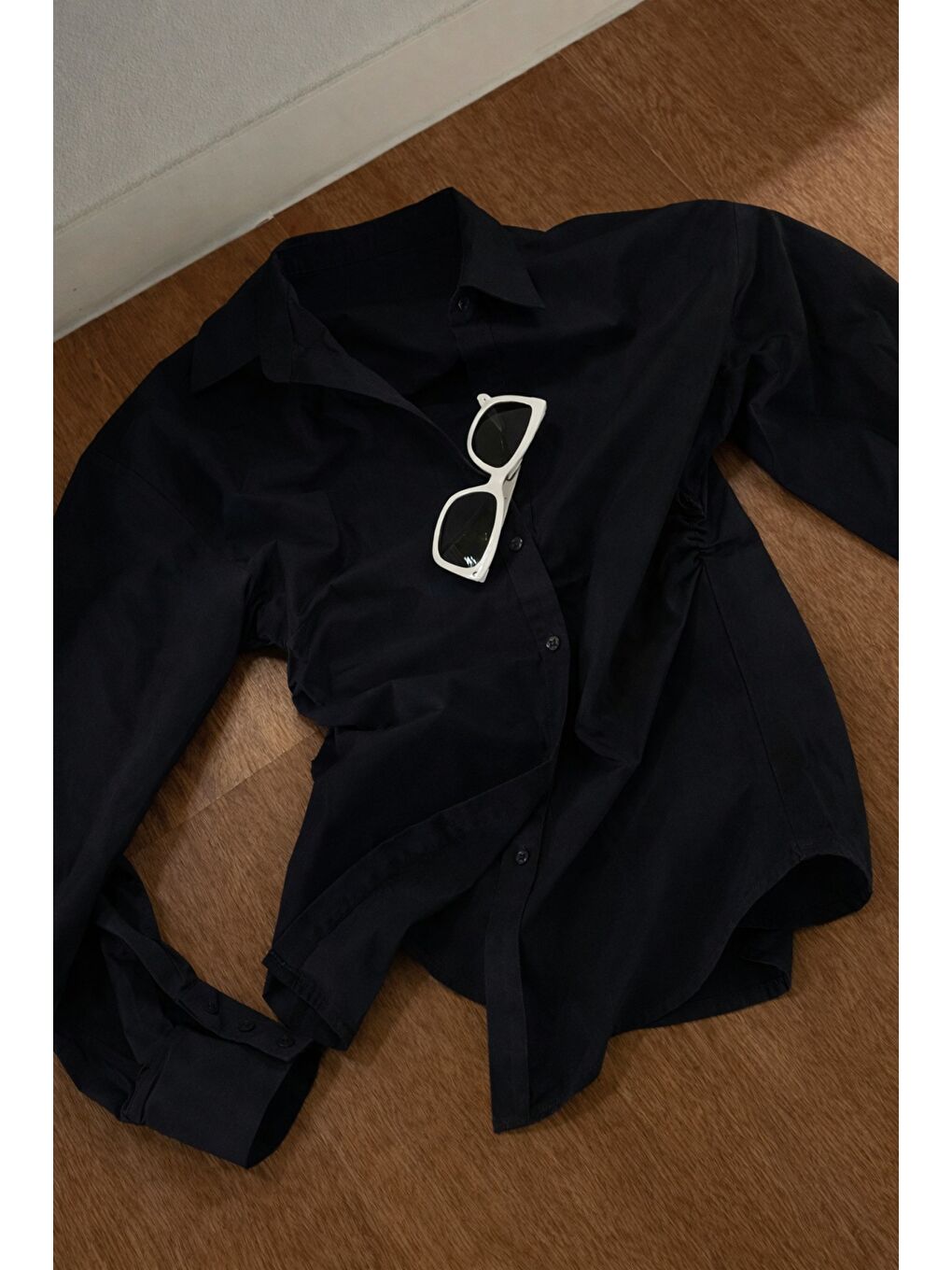 Siyah Kadın Yan Büzgü Detaylı Gömlek Elastanlı Pamuklu Uzun Kollu Gömlek-5