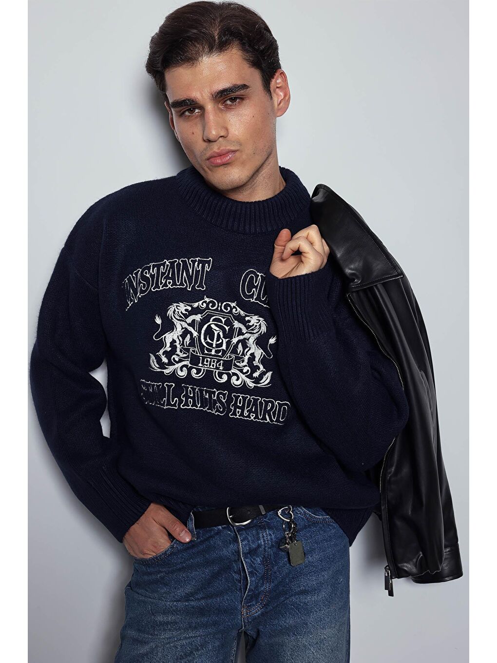 Erkek Oversize Bisiklet Yaka Nakışlı Triko Kazak Lacivert-1