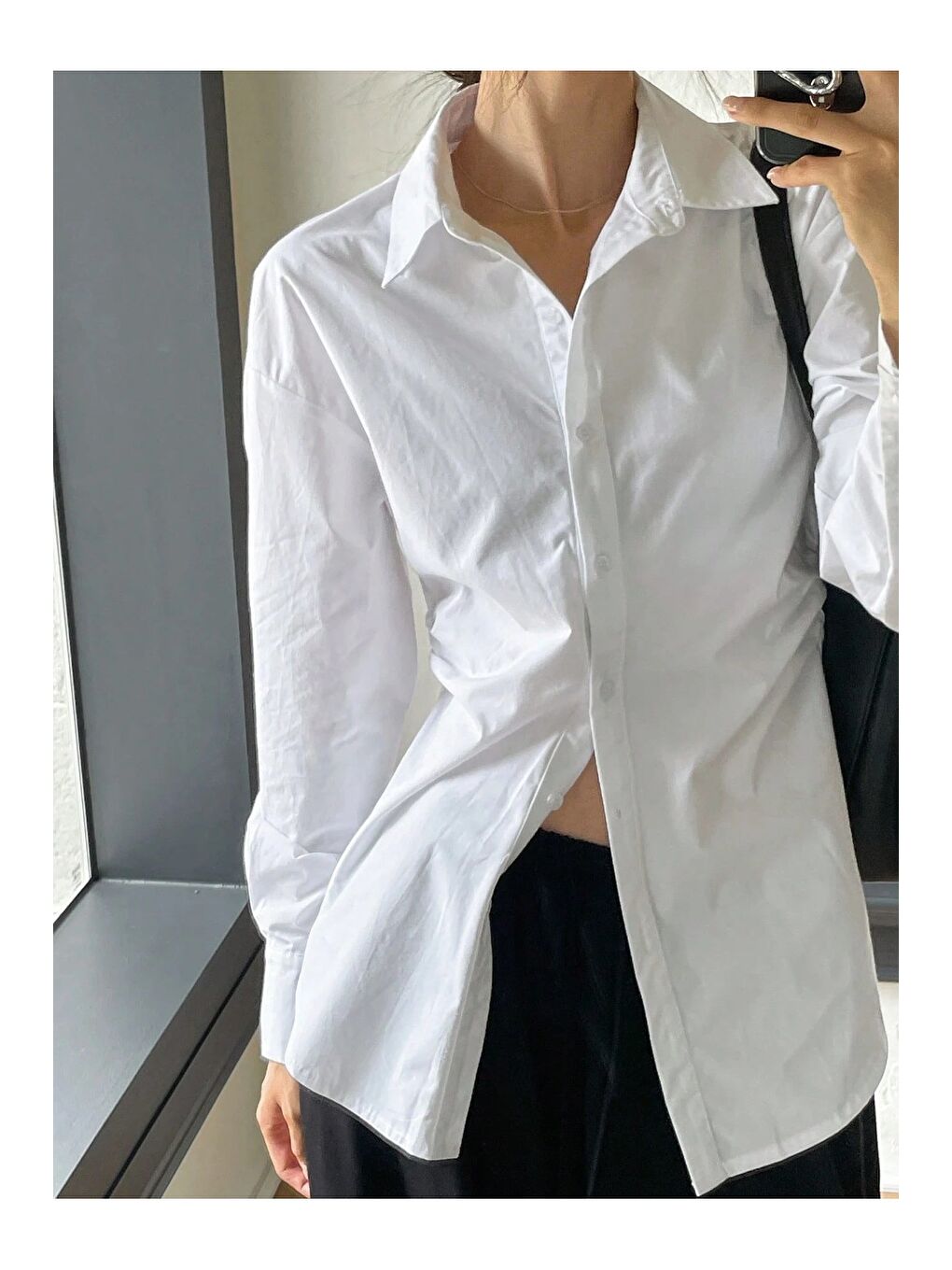 Beyaz Kadın Yan Büzgü Detaylı Gömlek Elastanlı Pamuklu Uzun Kollu Gömlek-4