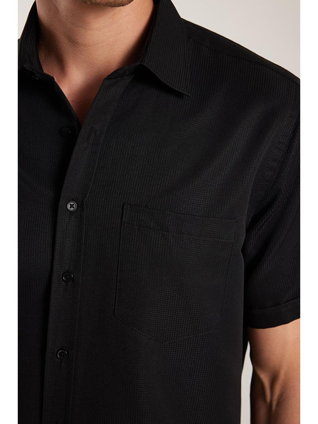 Erkek Regular Fit Klasik Kesim Kısa Kollu Pamuklu Tek Cepli Armürlü Siyah Gömlek-2