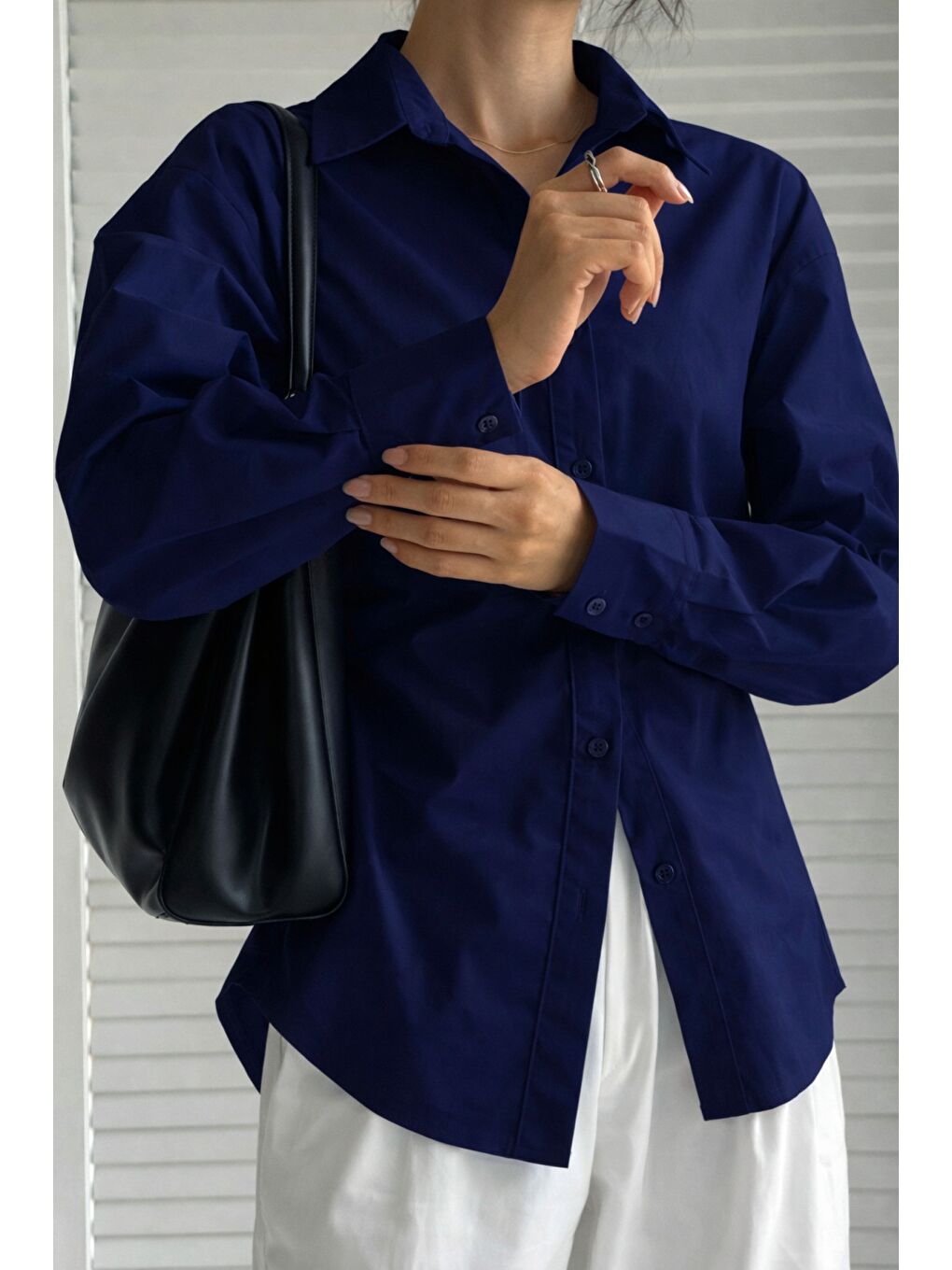 Lacivert Kadın Yan Büzgü Detaylı Gömlek Elastanlı Pamuklu Uzun Kollu Gömlek-1