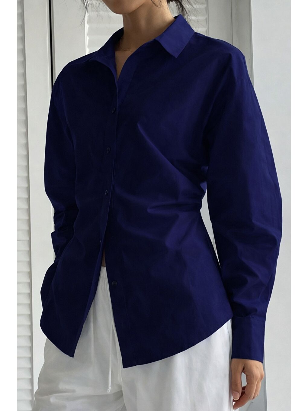 Lacivert Kadın Yan Büzgü Detaylı Gömlek Elastanlı Pamuklu Uzun Kollu Gömlek-3