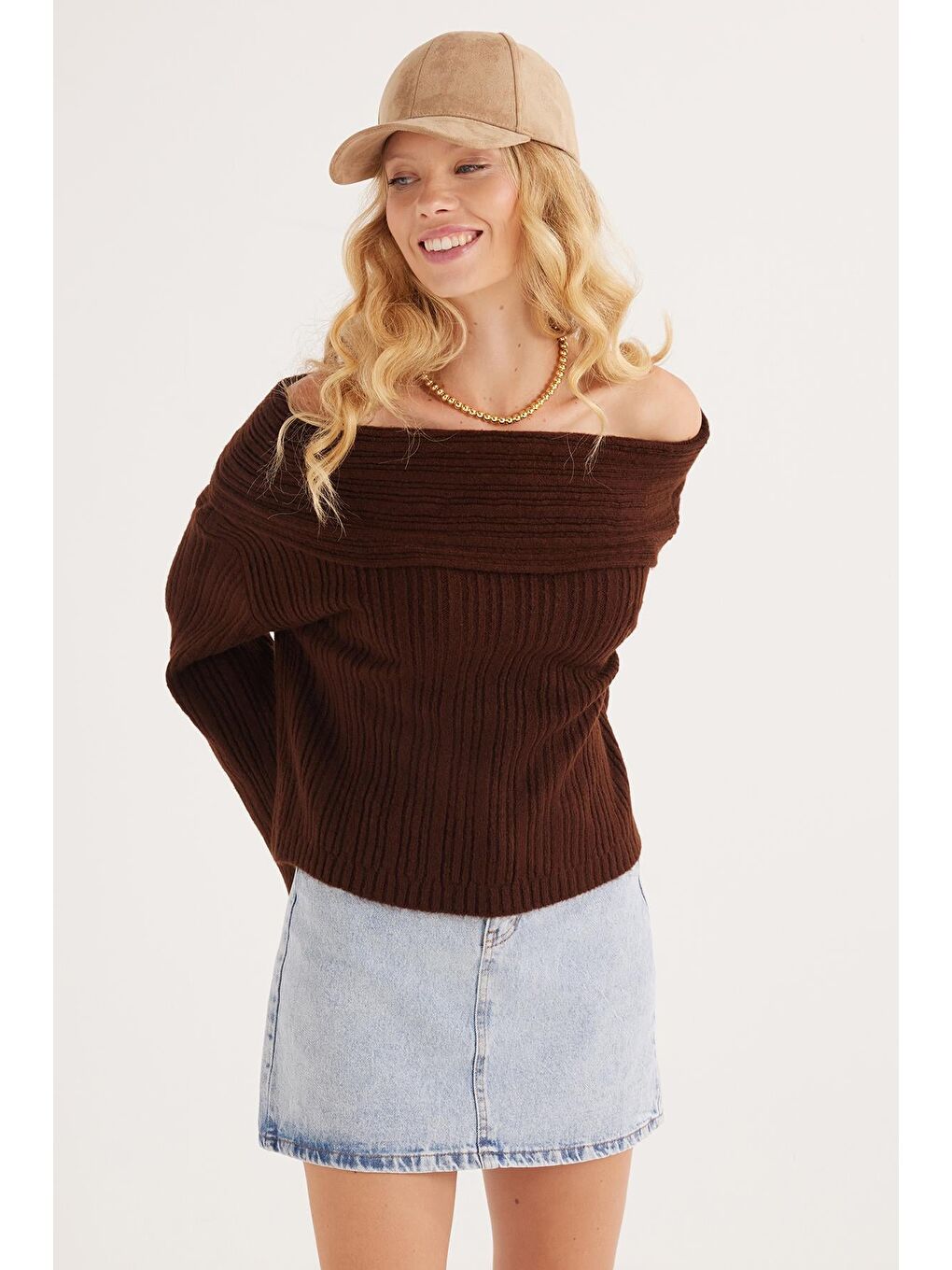 Kadın Regular Fit Klasik Kesim Uzun Kollu Omzu Açık Kahverengi Kazak